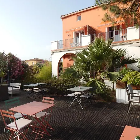 Athena 2* Agde
