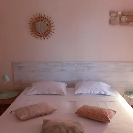 فندق Athena آجد