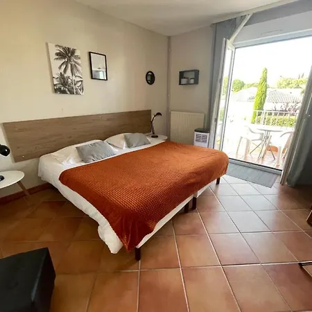 فندق Athena آجد