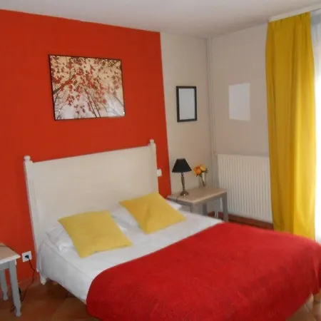 Athena فندق آجد