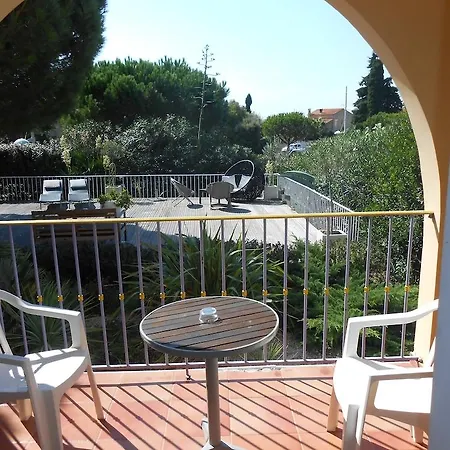 Athena 2* Agde