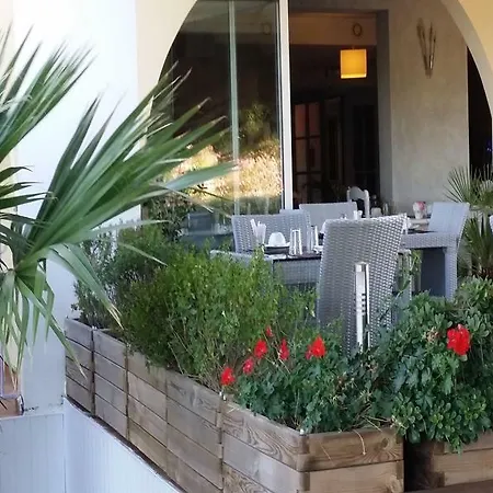 Athena Hotel 2*