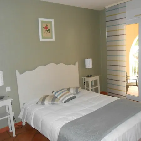 Athena 2* Agde
