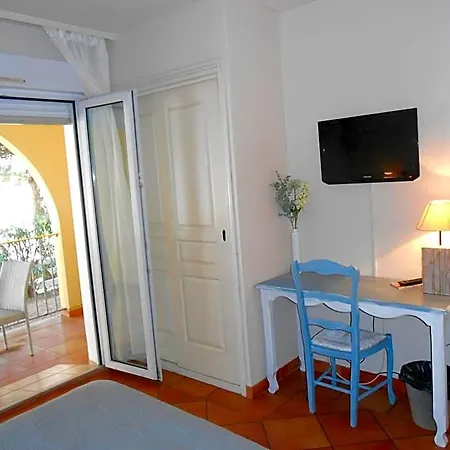 Otel Athena 2*